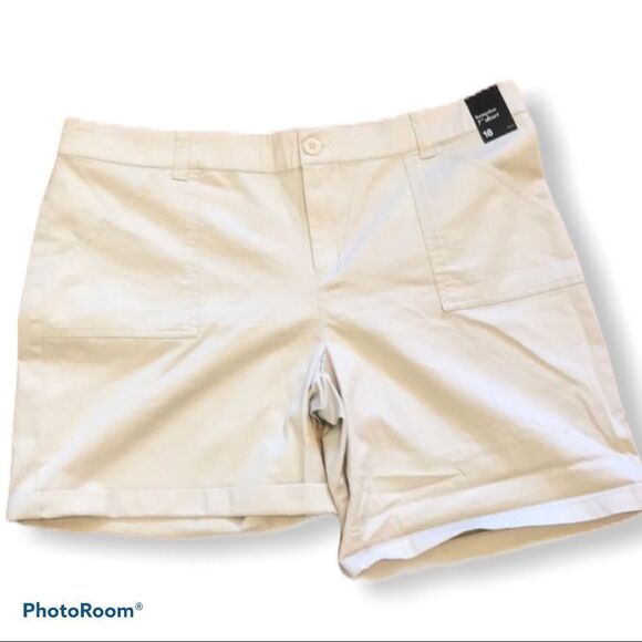 New York & Co Khaki Shorts: The Perfect Addition to Your Summer Wardrobe Sz 18 - Picture 2 of 10